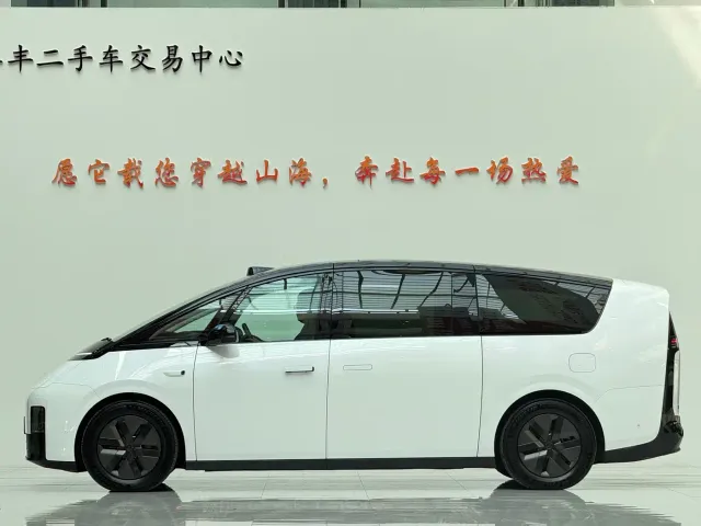 Li Auto MEGA — Фото автомобиля 4