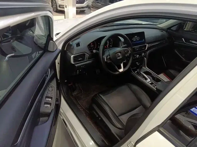 Honda Accord — Фото автомобиля 15