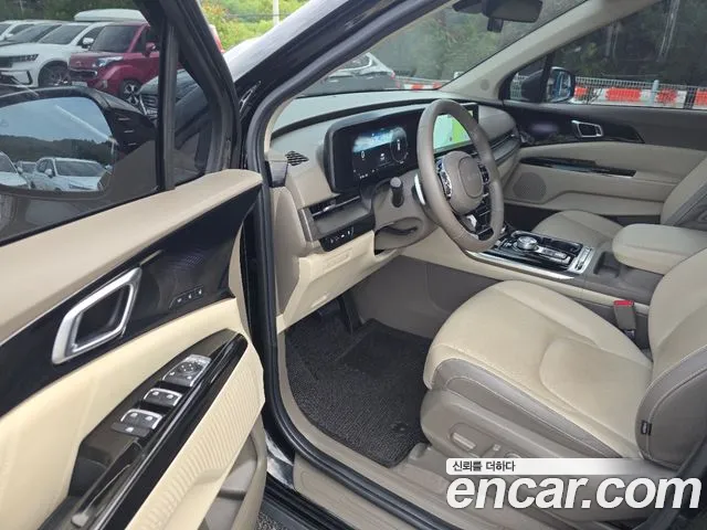 Kia Carnival Generation 4 — Фото автомобиля 13