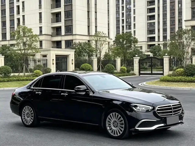 Mercedes-Benz E-Class — Фото автомобиля 3