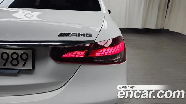 Mercedes-Benz E-Class — Фото автомобиля 23