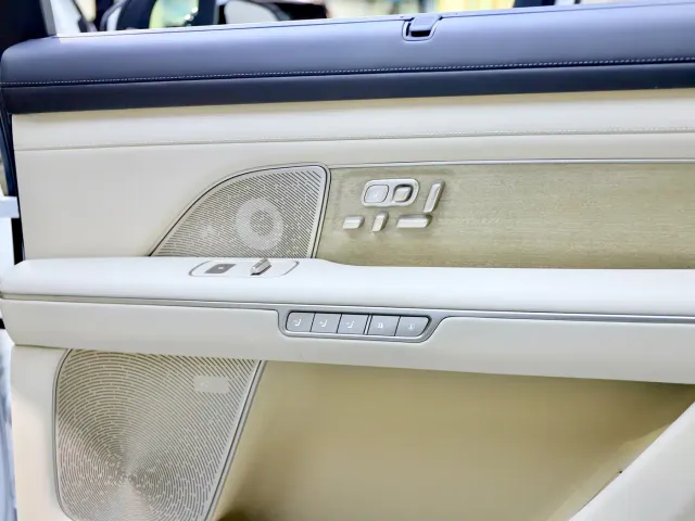 NIO NIO ES8 2025 Base Model — Фото автомобиля 16