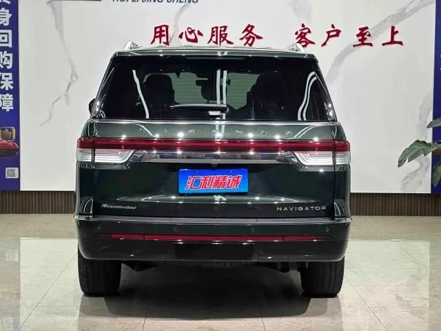 Lincoln Navigator — Фото автомобиля 16