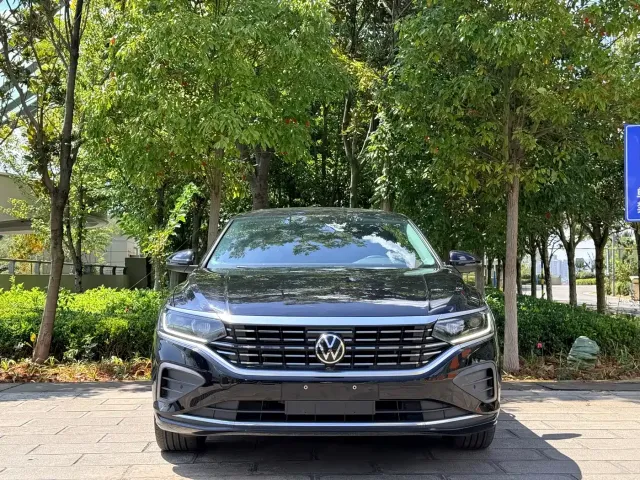 Volkswagen Passat — Фото автомобиля 3