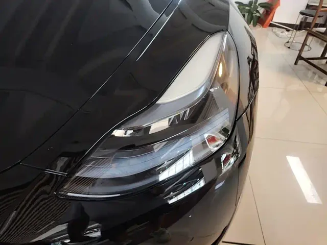 Tesla Model Y — Фото автомобиля 23