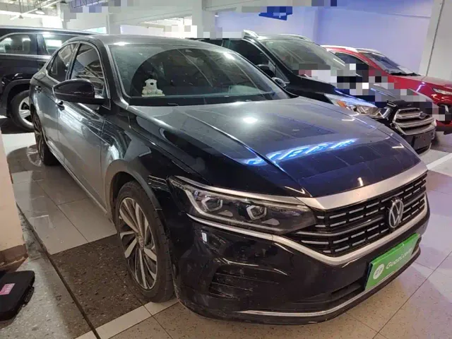 Volkswagen Passat — Фото автомобиля 3