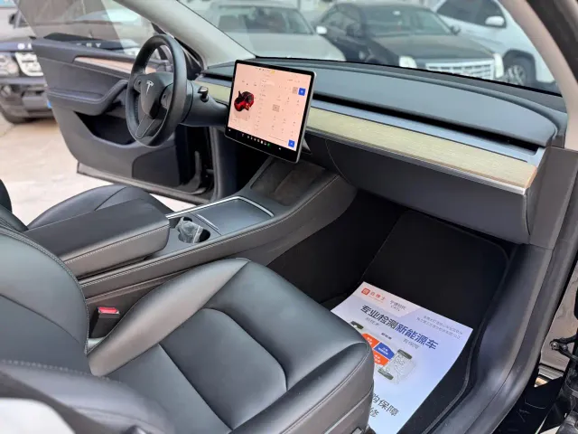 Tesla Model Y — Фото автомобиля 7