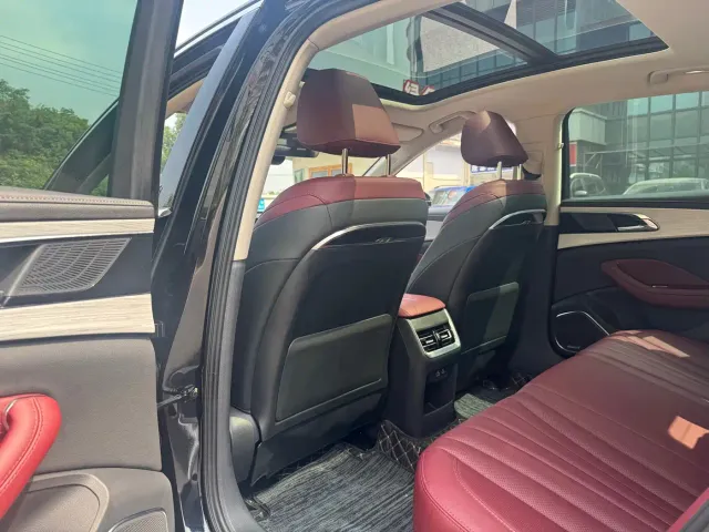 Hongqi H5 — Фото автомобиля 14