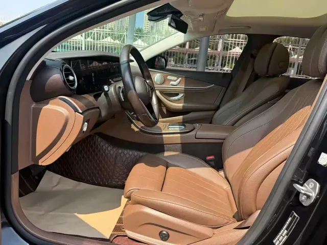 Mercedes-Benz E-Class — Фото автомобиля 4