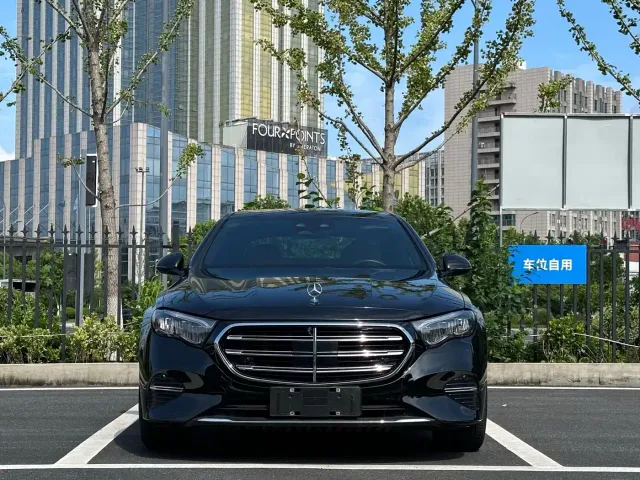 Фотография автомобиля — Mercedes-Benz E-Class