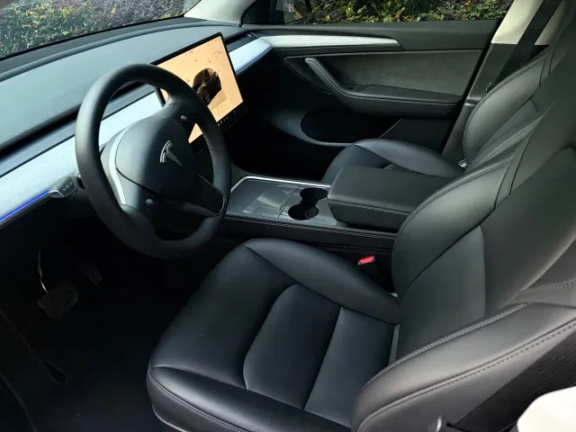 Tesla Model Y — Фото автомобиля 9
