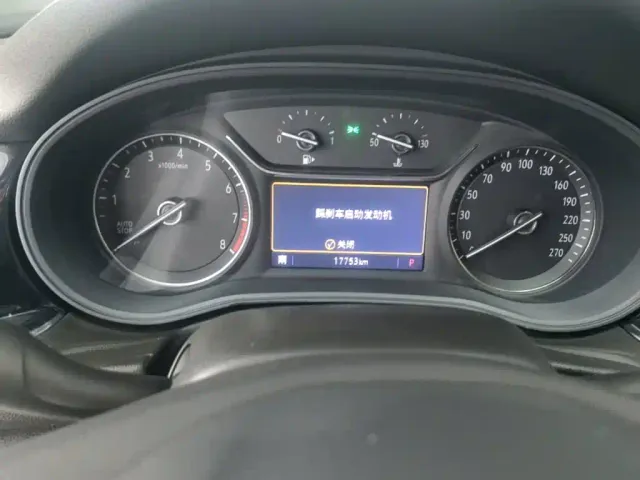 Buick Regal — Фото автомобиля 11