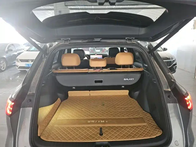 Geely Galaxy Starship 7 EM-i — Фото автомобиля 21
