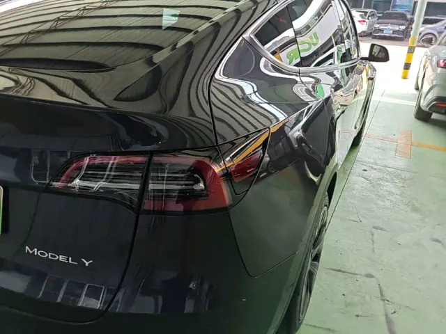 Tesla Model Y — Фото автомобиля 7