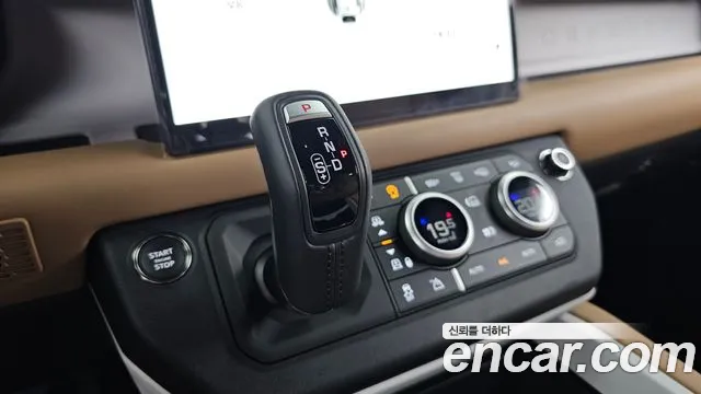 Land Rover Defender Defender (L663) 110 P300 X-Dynamic SE — Фото автомобиля 8