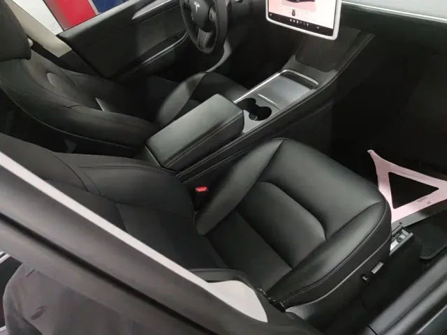 Tesla Model Y — Фото автомобиля 24