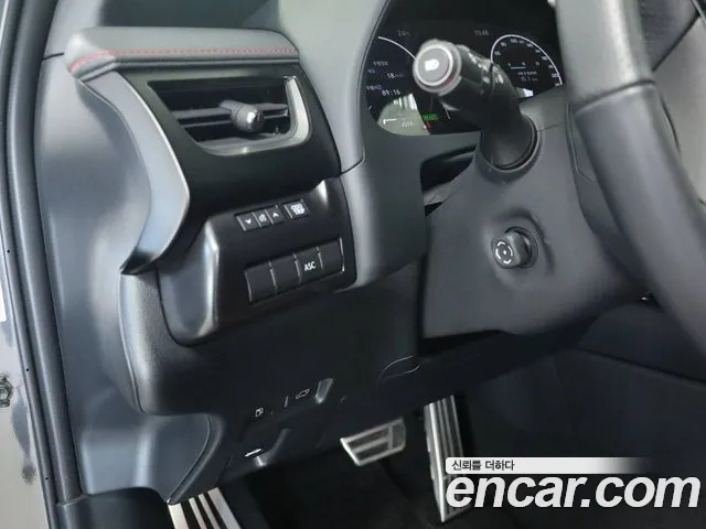 Lexus UX — Фото автомобиля 11