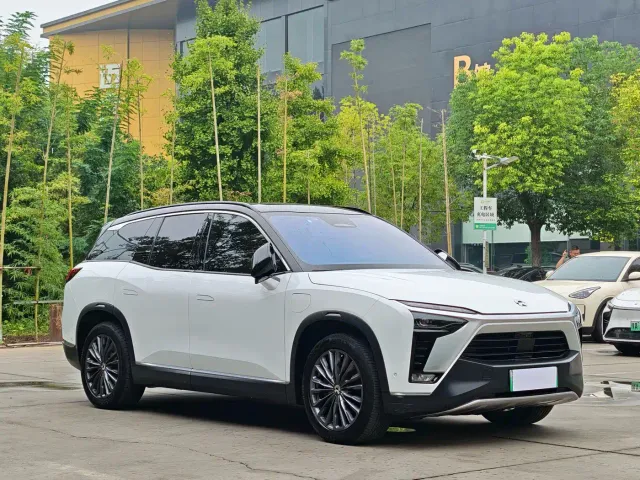Nio ES8 — Фото автомобиля 12