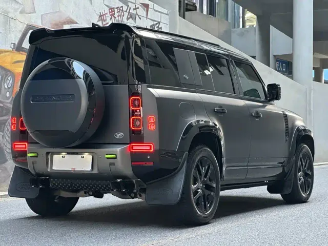Land Rover Defender — Фото автомобиля 5