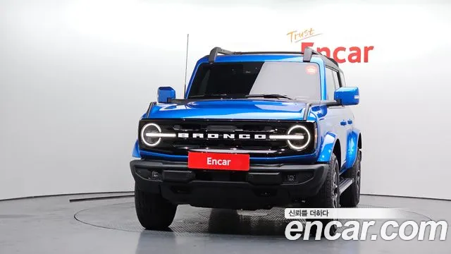Ford Bronco — Фото автомобиля 3