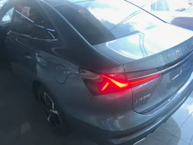 Roewe i5 — Фото автомобиля 4
