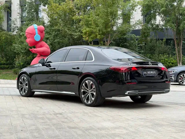 Mercedes-Benz E-Class — Фото автомобиля 21