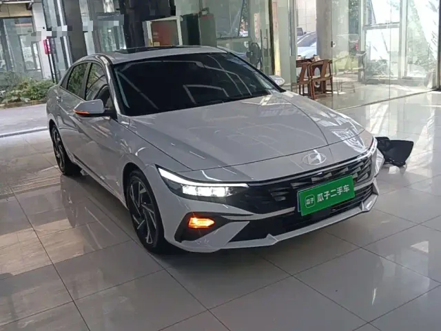 Hyundai Elantra — Фото автомобиля 3