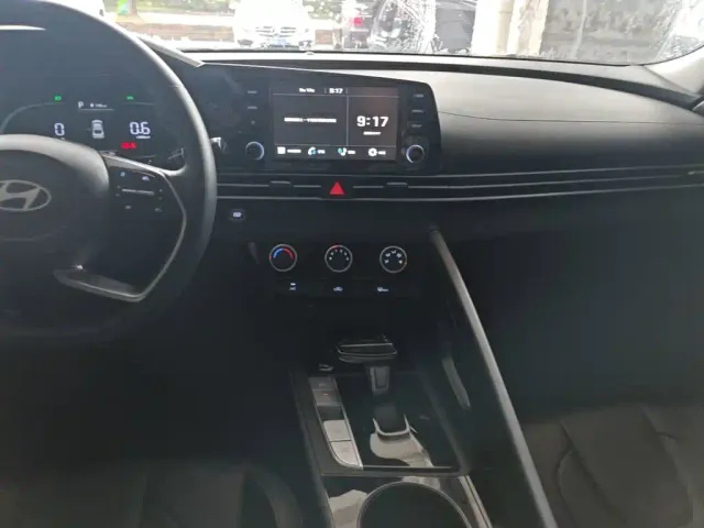 Hyundai Elantra — Фото автомобиля 12