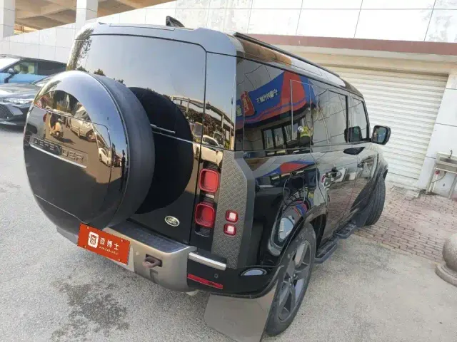 Land Rover Defender — Фото автомобиля 13