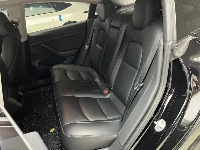 Tesla Model 3 — Фото автомобиля 12
