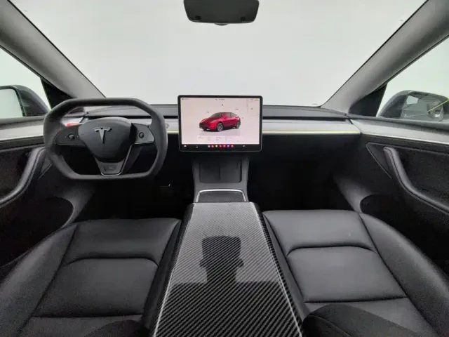 Tesla Model Y — Фото автомобиля 5