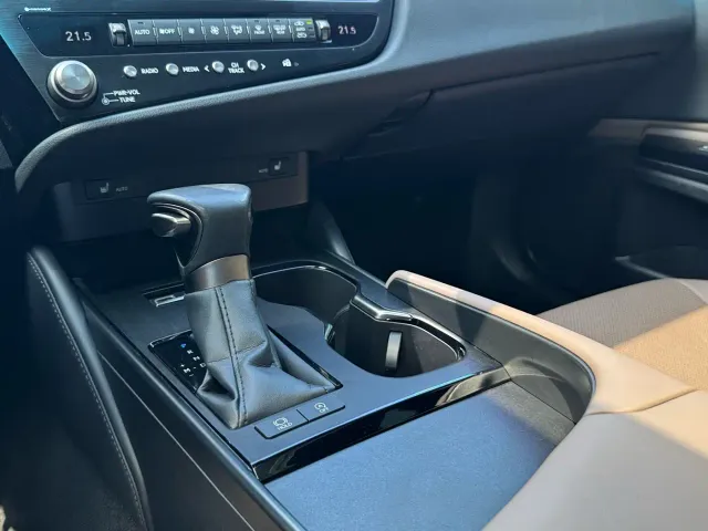 Lexus ES — Фото автомобиля 23
