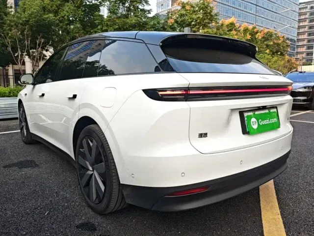Li Auto i6 — Фото автомобиля 4