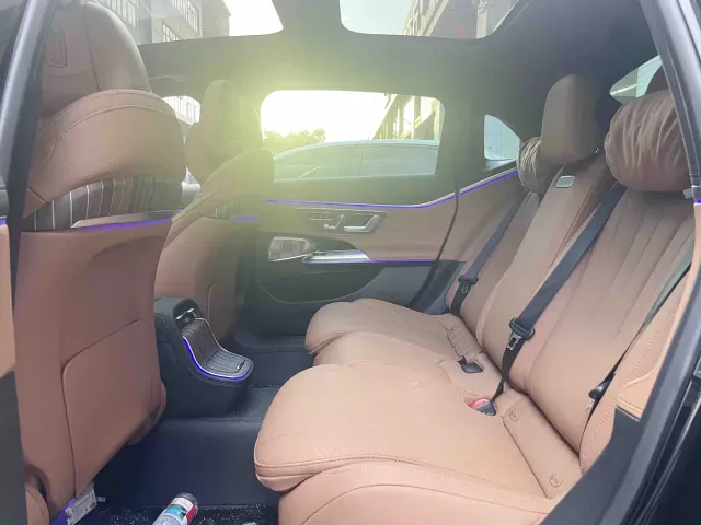 Mercedes-Benz E-Class — Фото автомобиля 5