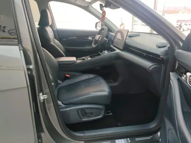 Geely Galaxy E5 — Фото автомобиля 8