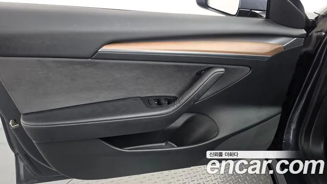 Tesla Model 3 — Фото автомобиля 24