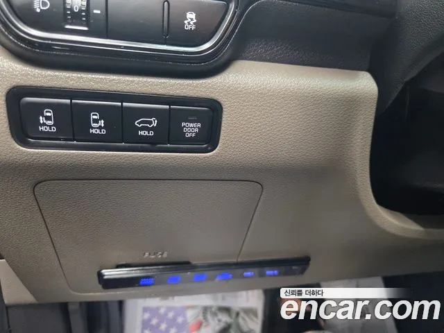 Kia Canival Новый Carnival 4 поколение Бензин 4 места Hi-Limousine — Фото автомобиля 17