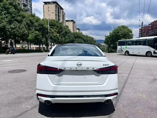 Nissan Teana — Фото автомобиля 8