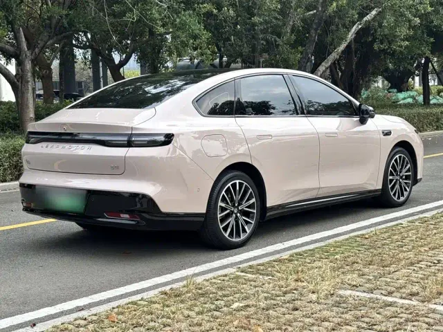 Leapmotor B01 — Фото автомобиля 6