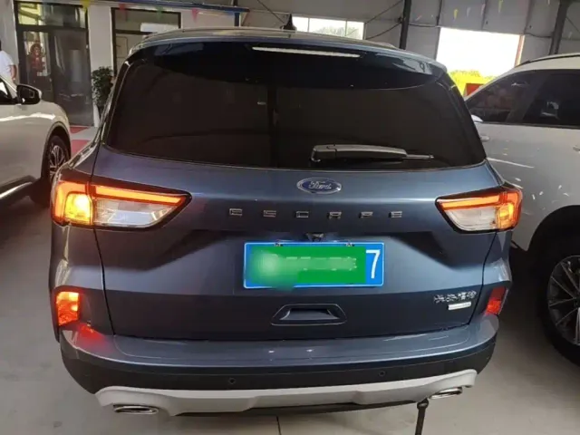 Ford Escape — Фото автомобиля 5