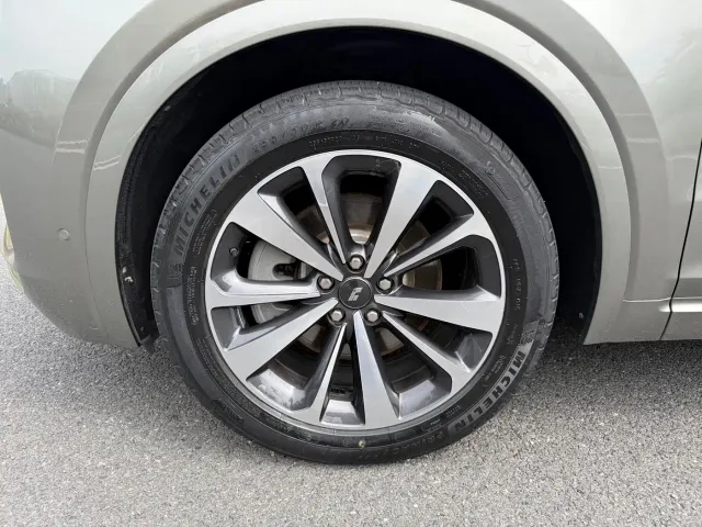 Li Auto ONE — Фото автомобиля 23