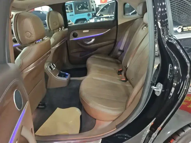 Mercedes-Benz E-Class — Фото автомобиля 16