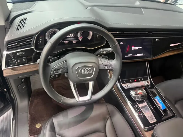 Audi Q7 — Фото автомобиля 5
