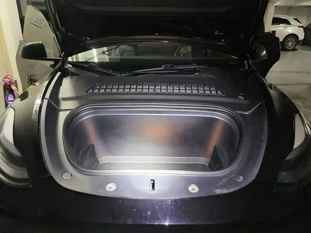 Tesla Model Y — Фото автомобиля 3