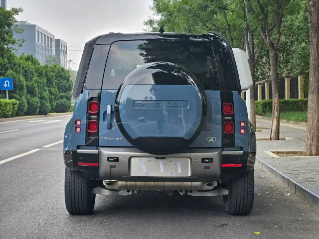 Land Rover Defender — Фото автомобиля 5