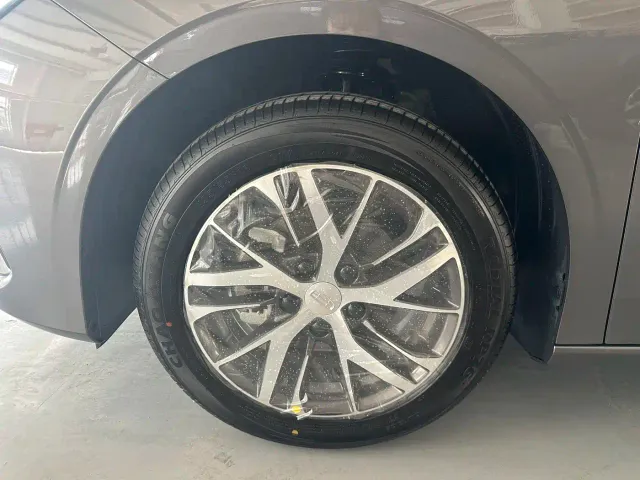 Geely Emgrand — Фото автомобиля 19