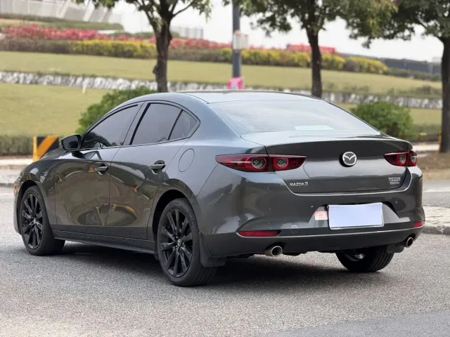 Mazda Axela — Фото автомобиля 7
