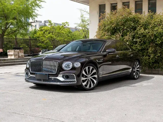 Фотография автомобиля — Bentley Flying Spur