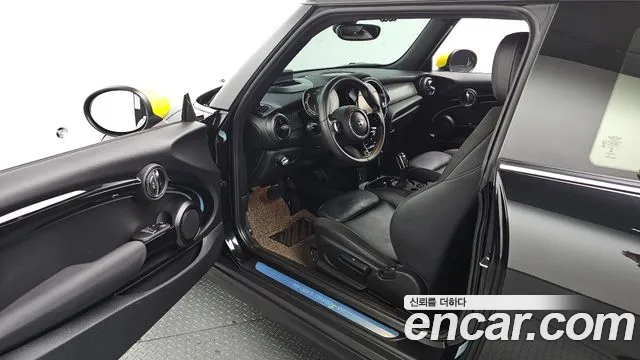 MINI Cooper Cooper Electric — Фото автомобиля 10
