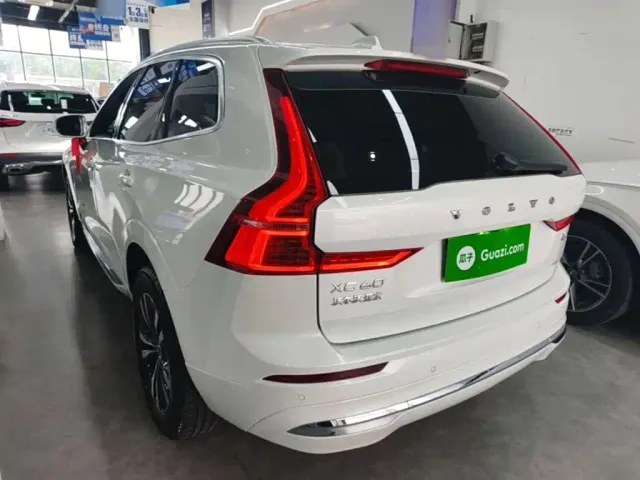 Volvo XC60 — Фото автомобиля 4